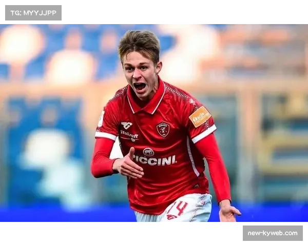 里昂引进丹麦新星纳尔泰 年轻中场为阵容注入活力与深度